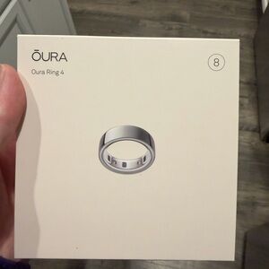 Oura Ring 4 in Silver - New in Box